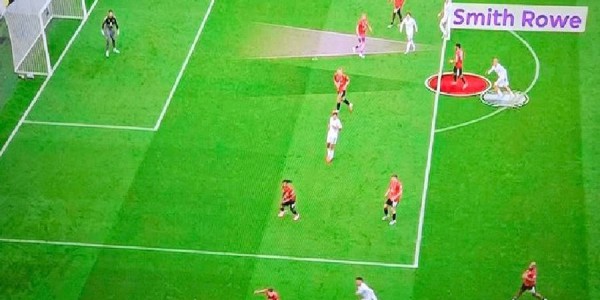 B费不满主裁根源曝光，后撤战术大失败！曼联唯一威胁竟由门将创造