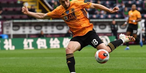 效力球队三个赛季，狼队推出今年若塔的场刊