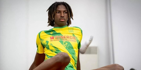 17岁法甲天才中卫成瞩目焦点，巴萨竞争激烈